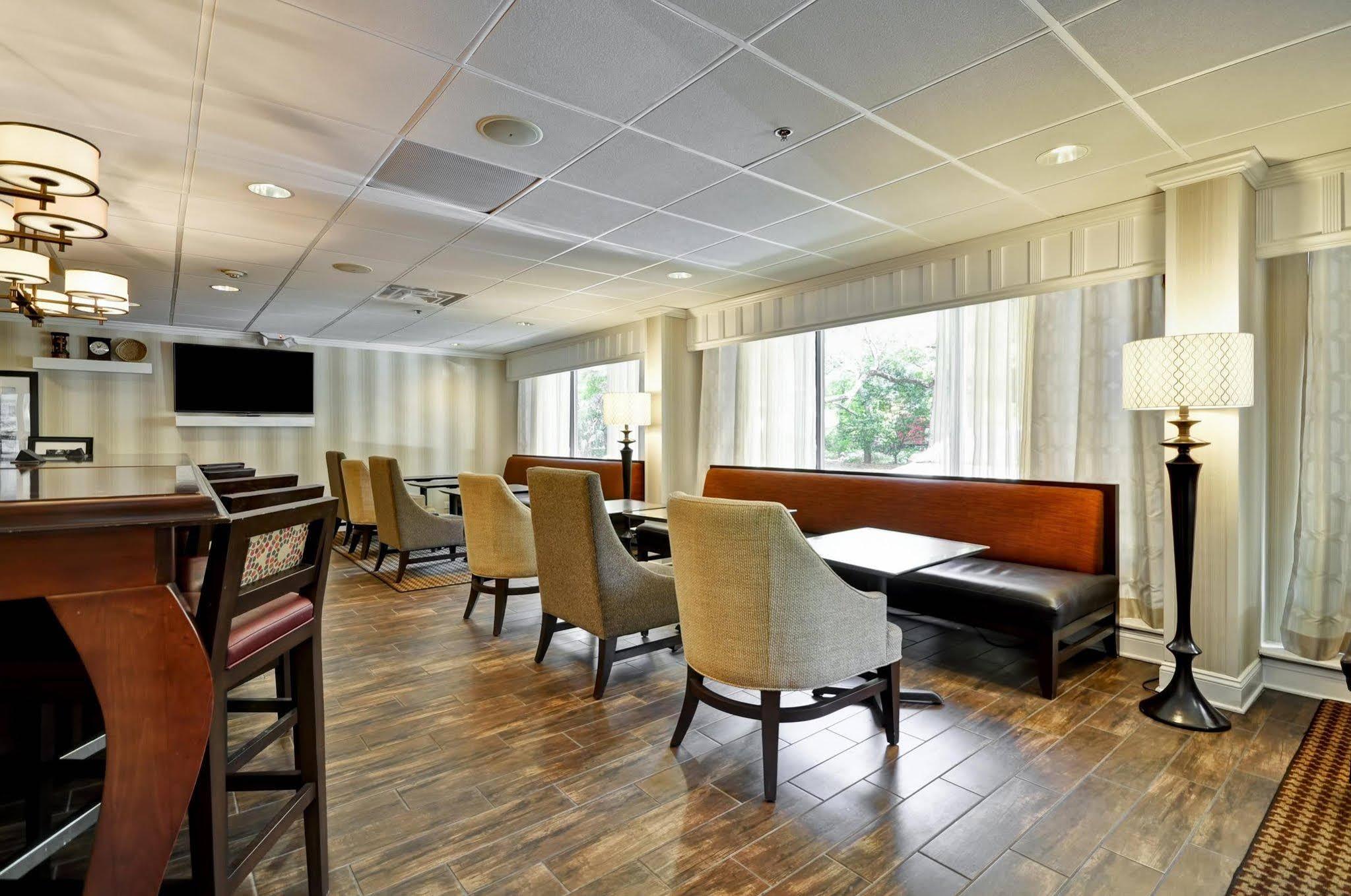 Hampton Inn Patriots Point Mount Pleasant Exterior photo