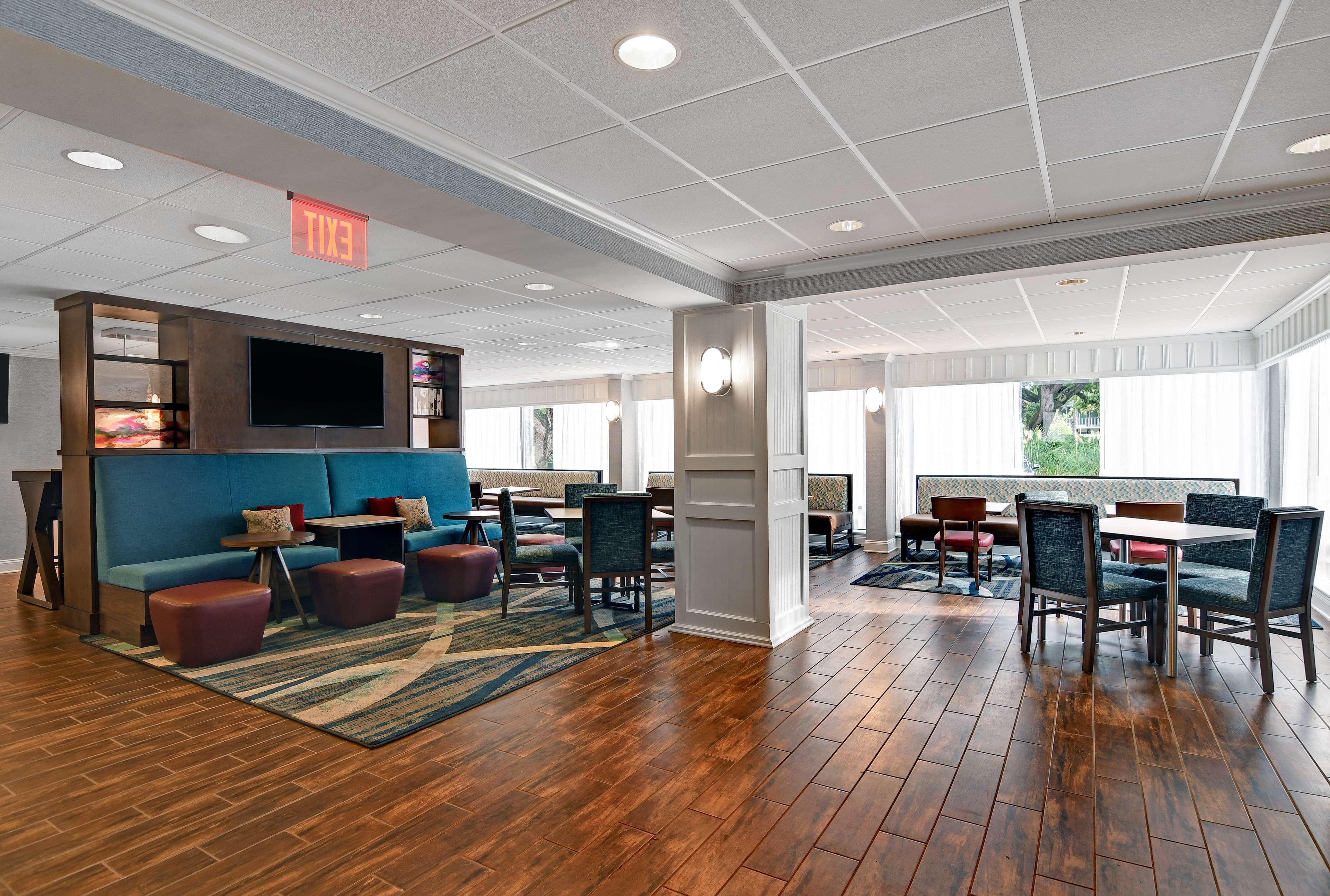 Hampton Inn Patriots Point Mount Pleasant Exterior photo