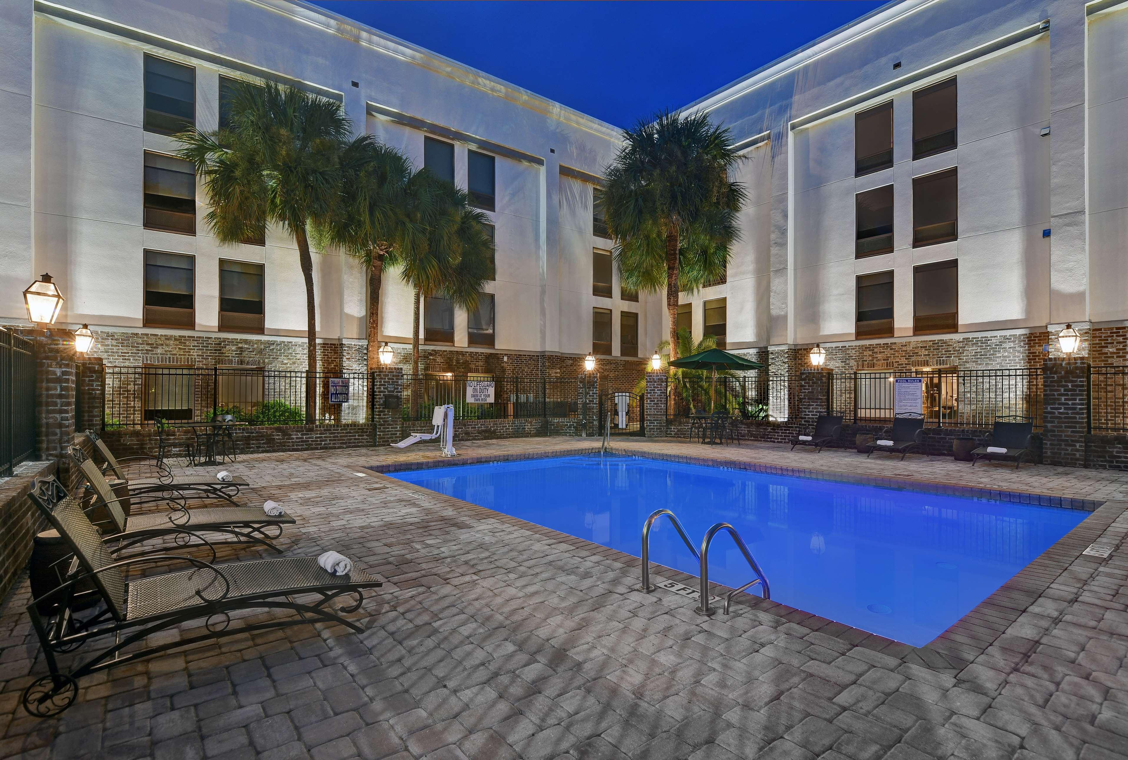 Hampton Inn Patriots Point Mount Pleasant Exterior photo
