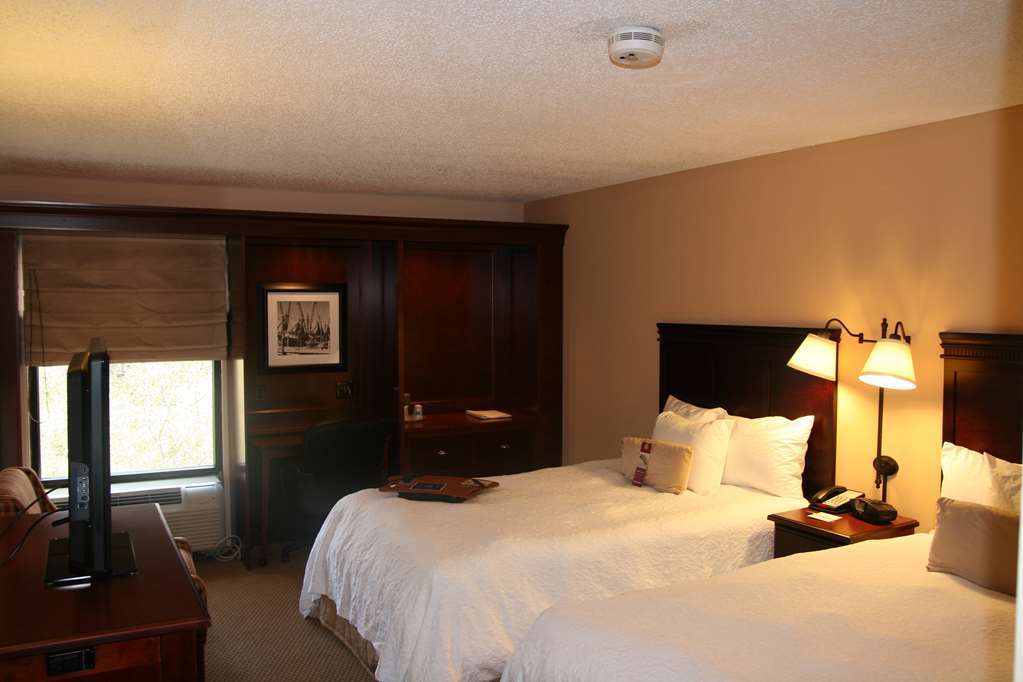 Hampton Inn Patriots Point Mount Pleasant Room photo